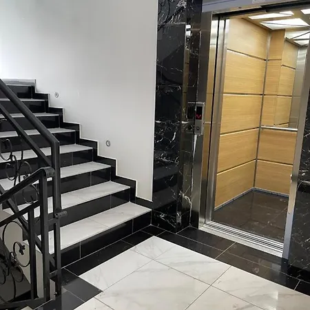 Cvetanov Trg Lux 2 *